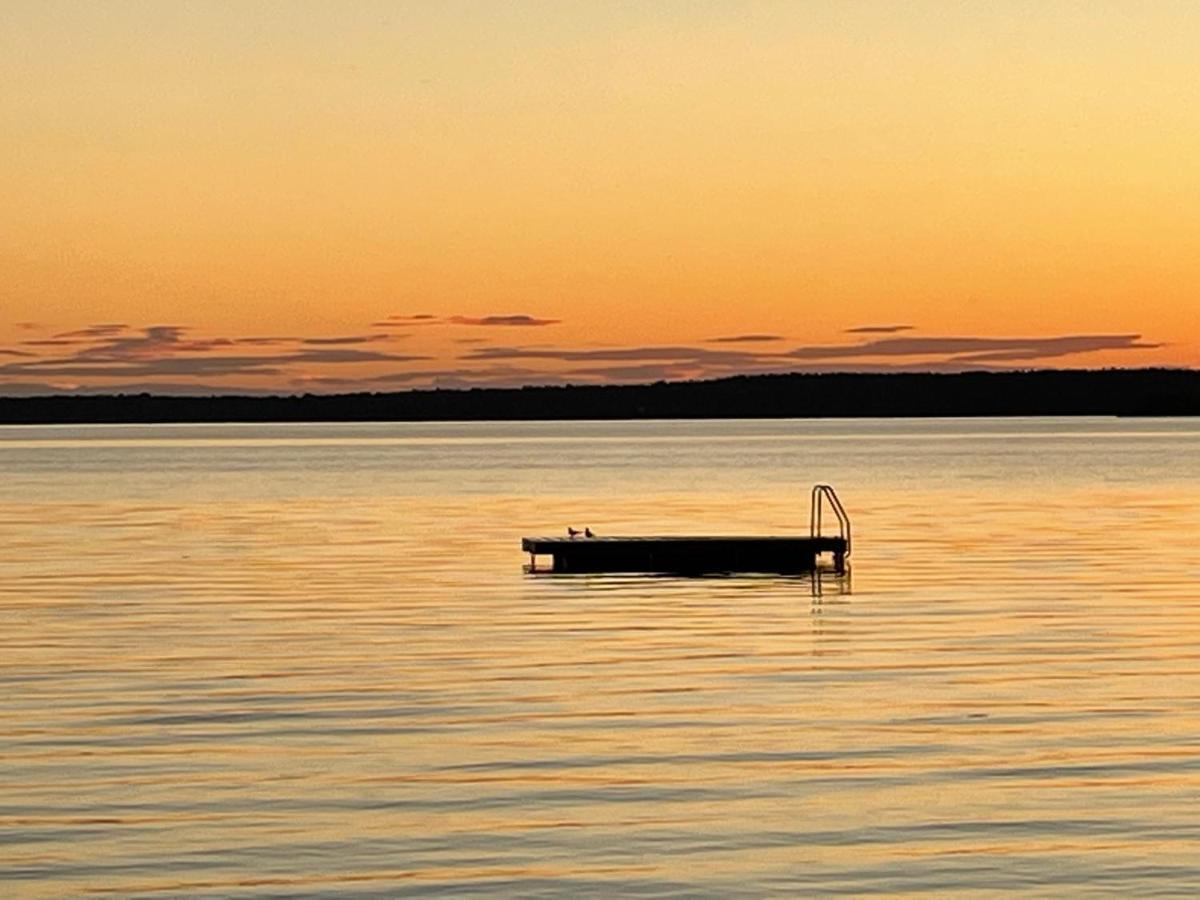Sjoenaera Stuga Norrtälje Exterior foto